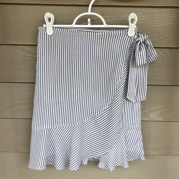 Abercrombie & Fitch lined Oxford blue stripe skirt with side zip & tie enclosure - Picture 1 of 5
